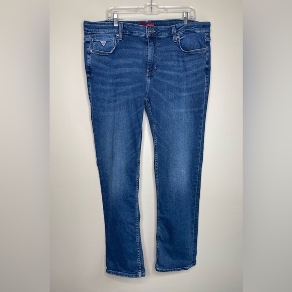Guess Desmond Dark Wash Relaxed Straight Leg Blue Jeans Size 38 - Picture 1 of 8